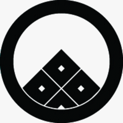 丸に覗き四つ目（2）