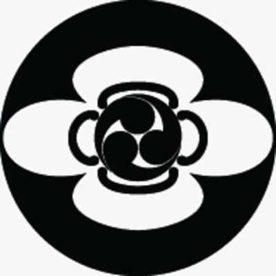 石持ち地抜き木瓜に右三つ巴