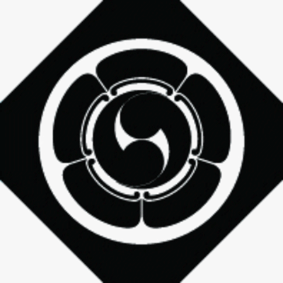 隅切り鉄砲角に五瓜に右二つ巴