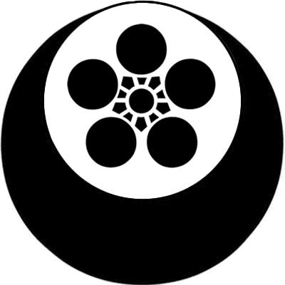 真向き月に梅鉢