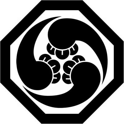 隅切り角に三つ丁子巴