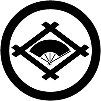 丸に井桁に五本骨扇