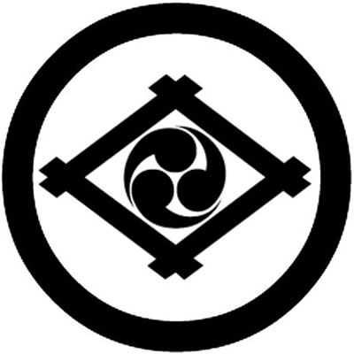 丸に井桁に左三つ巴