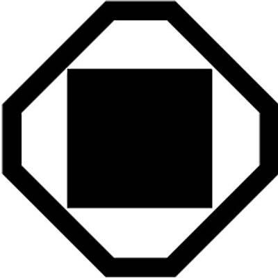 隅切り角に一つ石