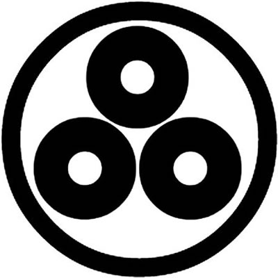 中輪に三つ盛り蛇の目