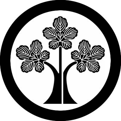 丸に右離れ三つ立ち梶の葉