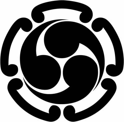 太鐶輪に右三つ巴・五つ鐶に右三つ巴・五鐶に右三つ巴