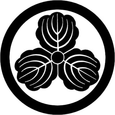 丸に三つ柏（三本葉脈）