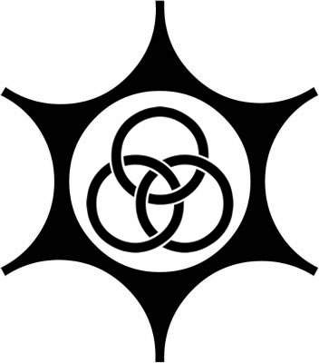 鞠挟みに三つ輪違い