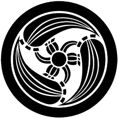 丸に三つ左追い梛の葉