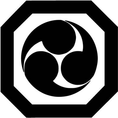 平折敷に左三つ巴