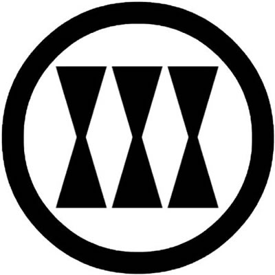 丸に三つ並び立鼓