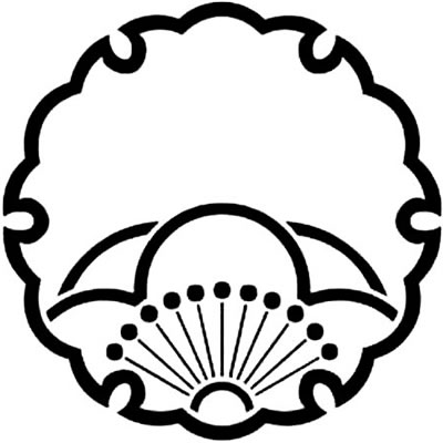 雪輪に覗き陰八重向こう桜